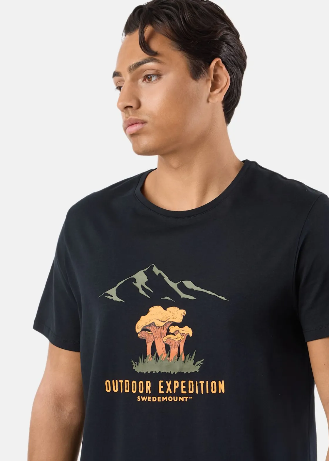 Swedemount Forest Tee Black Chantarelle